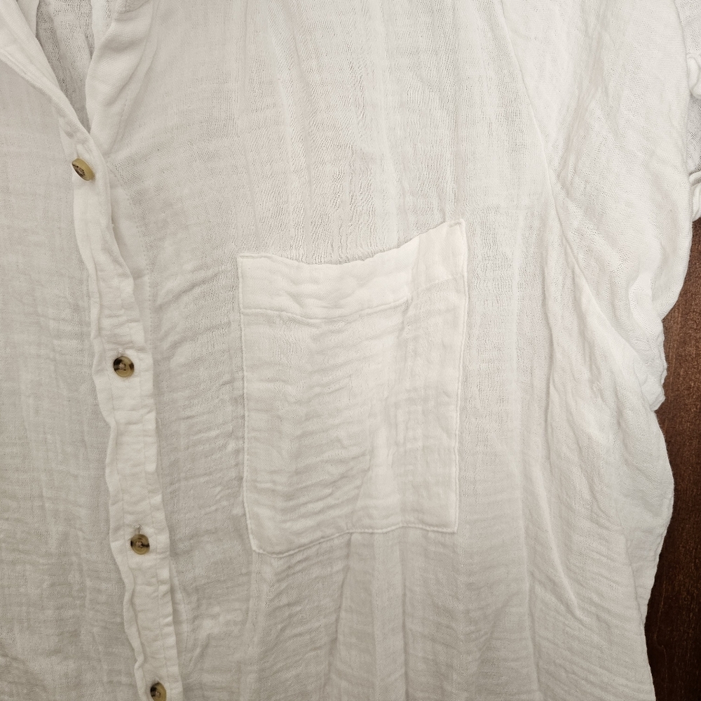 Old Navy White Short-Sleeve Gauze Button-Down Shirt - Picture 3 of 4